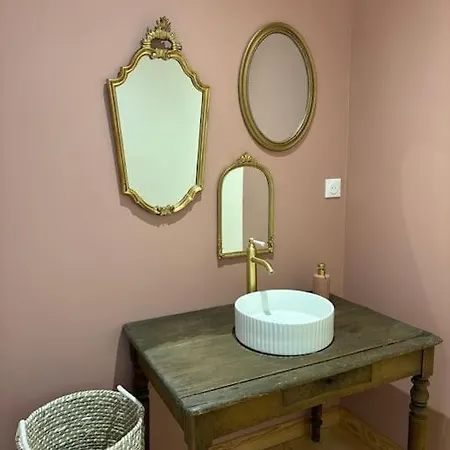 La Famille 4 Etoiles Domaine Grange Lecomte بيت للعطل Tournes